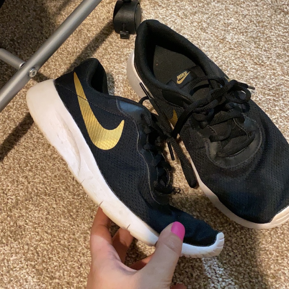 Nike black sneakers